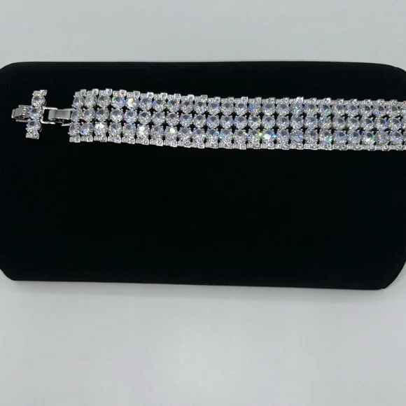 58ct Cuff Bracelet - Picture 8 of 12